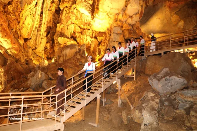 Hang Boi extends approximately 60–70 metres and features stalactites and stalagmites formed over millions of years. (Photo: VNA)