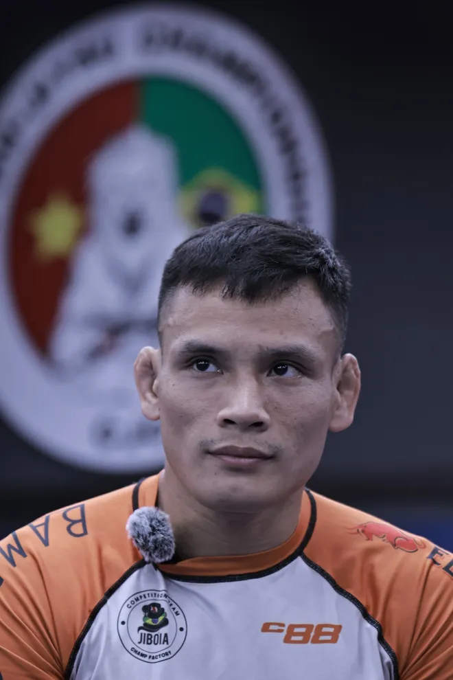 Tài xế xe ôm, nhân viên bưng bê cho đến ngai vàng MMA: Hành trình bền bỉ của võ sĩ Lê Văn Tuần- Ảnh 2.