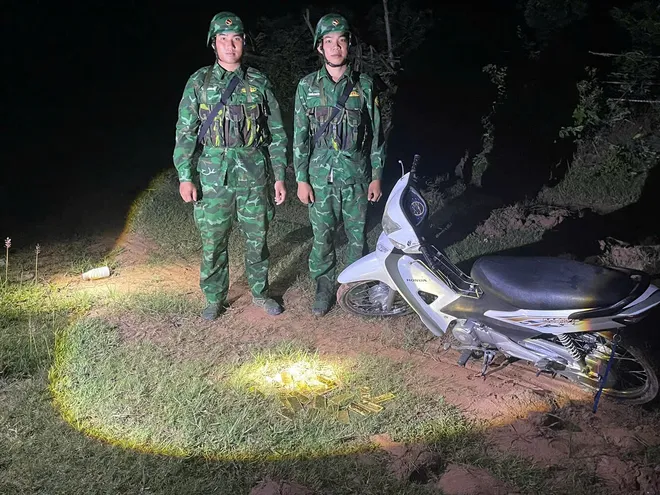 Liên tiếp triệt phá buôn lậu vàng và vận chuyển ma túy qua biên giới - Ảnh 1. Liên tiếp triệt phá buôn lậu vàng và vận chuyển ma túy qua biên giới - Ảnh 1.