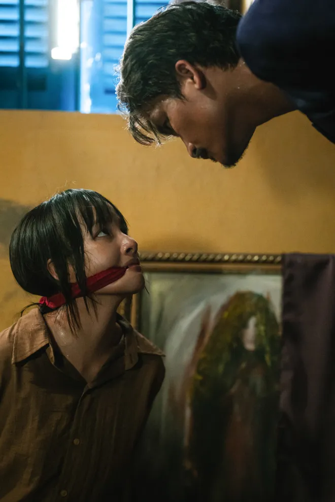 Phim của Quốc Trường, Mạc Văn Khoa đứng đầu ph&ograve;ng v&eacute; d&ugrave; c&ograve;n nhiều sạn - Ảnh 3.