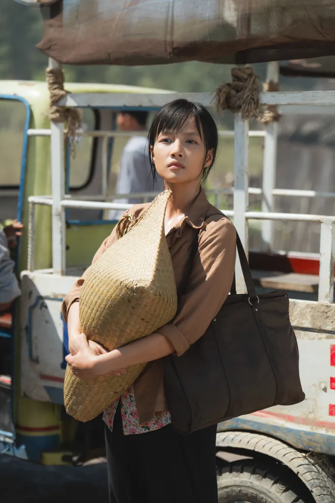 Phim của Quốc Trường, Mạc Văn Khoa đứng đầu ph&ograve;ng v&eacute; d&ugrave; c&ograve;n nhiều sạn - Ảnh 2.