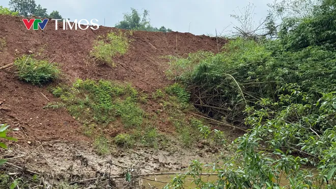 Mưa bão suối Đạo “kêu cứu” ruộng đất bị nuốt chửng, ô nhiễm rình rập - Ảnh 4.