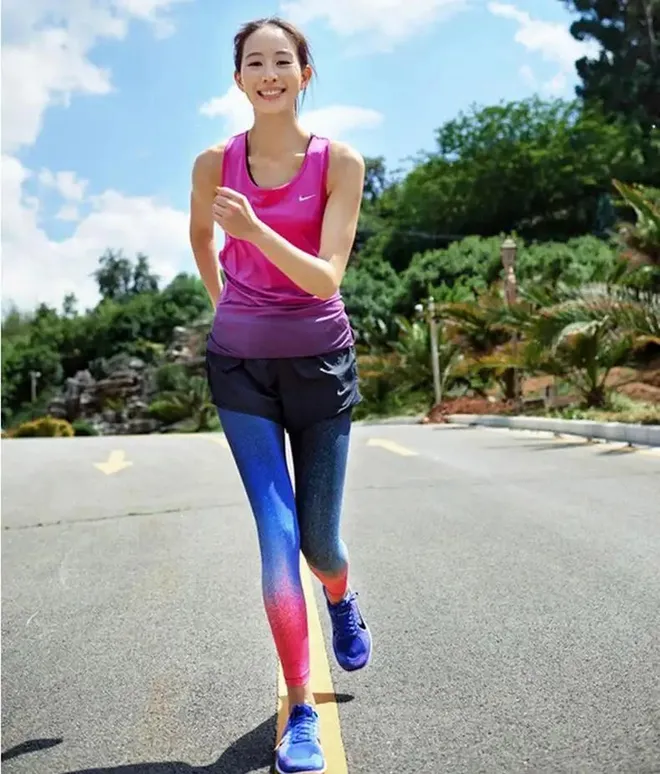 Trương Quân Ninh gây sốt với vóc dáng chuẩn 18 năm kiên trì chạy bộ - Ảnh 2.