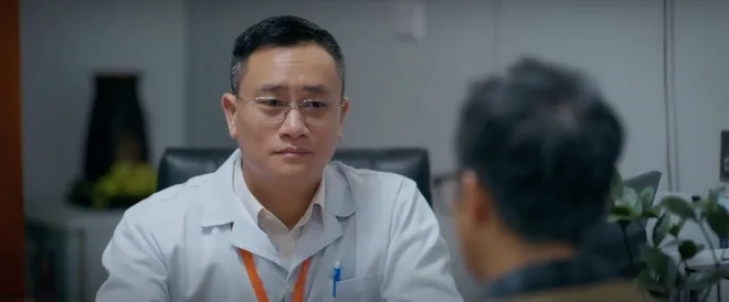 Cầu vồng ở ph&iacute;a ch&acirc;n trời - Tập 8: &Ocirc;ng Dũng chốt cửa nhốt người gi&uacute;p việc lại để đi chơi- Ảnh 1.