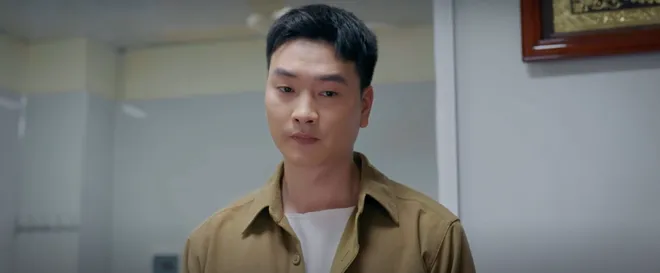 Cầu vồng ở ph&iacute;a ch&acirc;n trời - Tập 8: &Ocirc;ng Dũng chốt cửa nhốt người gi&uacute;p việc lại để đi chơi- Ảnh 6.