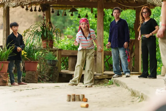 Ngọc Thanh Tâm và những ngày trời bao la cùng "Gia đình haha"- Ảnh 6. Ngọc Thanh Tâm và những ngày trời bao la cùng "Gia đình haha"- Ảnh 6.