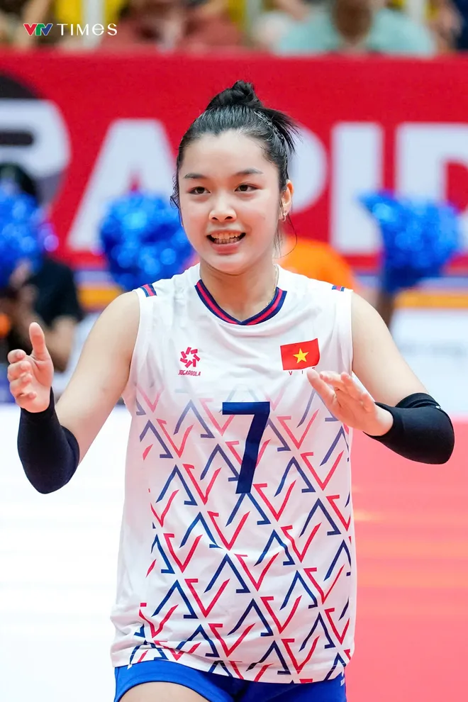 Libero Hà Kiều Vy: Gương mặt "gây thương nhớ" tại VTV Ferroli Cup 2025- Ảnh 3.