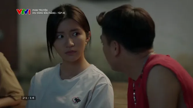 Dịu dàng màu nắng - Tập 20: Xuân bị điều chuyển đi dọn vệ sinh, Phong rơi vào bẫy của bà Hà - Ảnh 3.