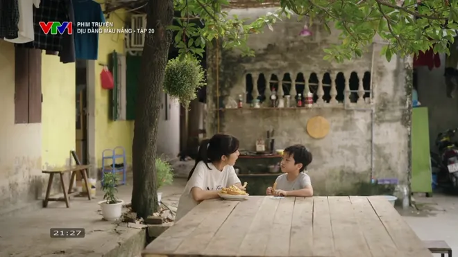 Dịu dàng màu nắng - Tập 20: Xuân bị điều chuyển đi dọn vệ sinh, Phong rơi vào bẫy của bà Hà - Ảnh 8.