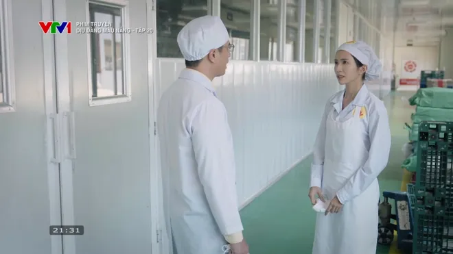 Dịu dàng màu nắng - Tập 20: Xuân bị điều chuyển đi dọn vệ sinh, Phong rơi vào bẫy của bà Hà - Ảnh 4.