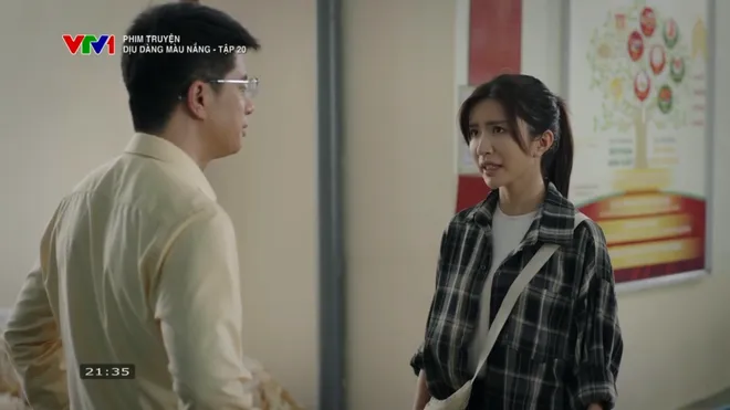 Dịu dàng màu nắng - Tập 20: Xuân bị điều chuyển đi dọn vệ sinh, Phong rơi vào bẫy của bà Hà - Ảnh 7.