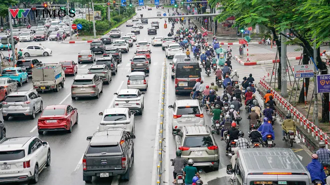 Thí điểm phân làn: Nhiều người dân còn lúng túng khi di chuyển - Ảnh 9.