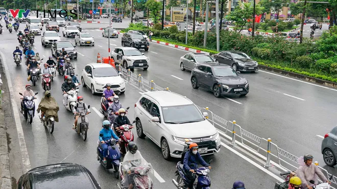 Thí điểm phân làn: Nhiều người dân còn lúng túng khi di chuyển - Ảnh 10.