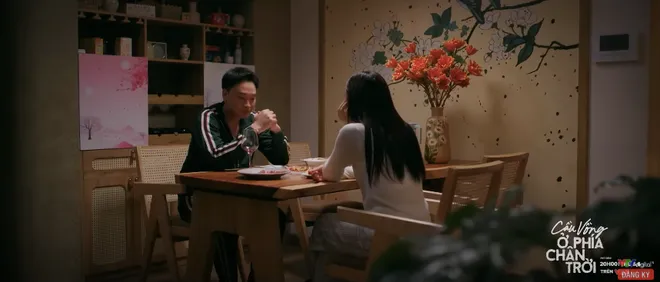 Cầu vồng ở ph&iacute;a ch&acirc;n trời - Tập 10: Tuấn - Oanh uống rượu t&acirc;m sự, nảy sinh t&igrave;nh cảm- Ảnh 3.