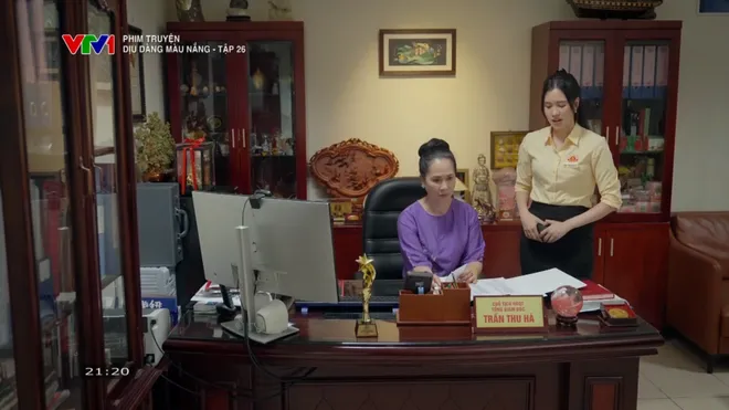Dịu dàng màu nắng - Tập 26: Phong thành công, bà Hà miệng nói cười nhưng lòng chẳng vui - Ảnh 10.