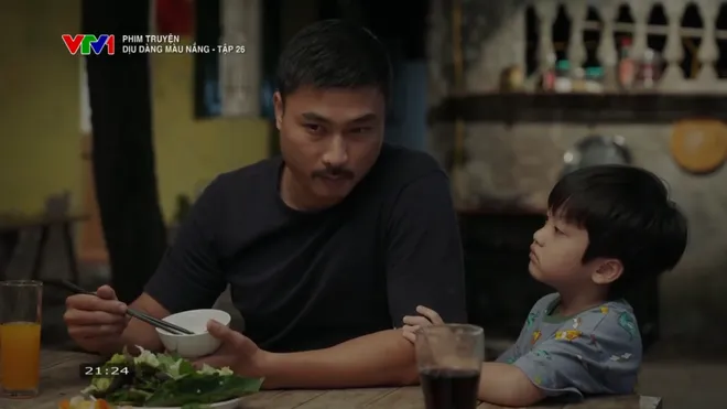 Dịu dàng màu nắng - Tập 26: Phong thành công, bà Hà miệng nói cười nhưng lòng chẳng vui - Ảnh 13.