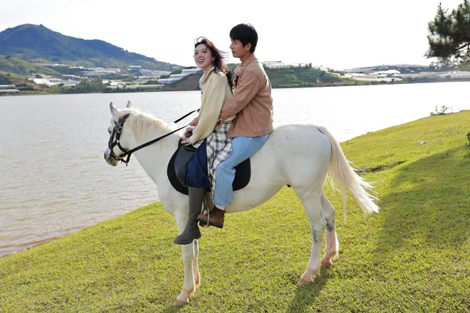 Loạt ảnh đẹp như cổ tích của cặp đôi chính phim Mặt trời lạnh- Ảnh 3. Loạt ảnh đẹp như cổ tích của cặp đôi chính phim Mặt trời lạnh - Ảnh 3.
