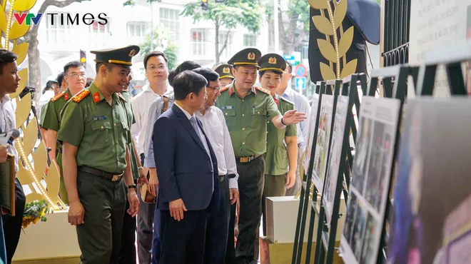 Trao giải cuộc thi ảnh về người chiến sĩ Công an Thủ đô vì nhân dân phục vụ - Ảnh 6.