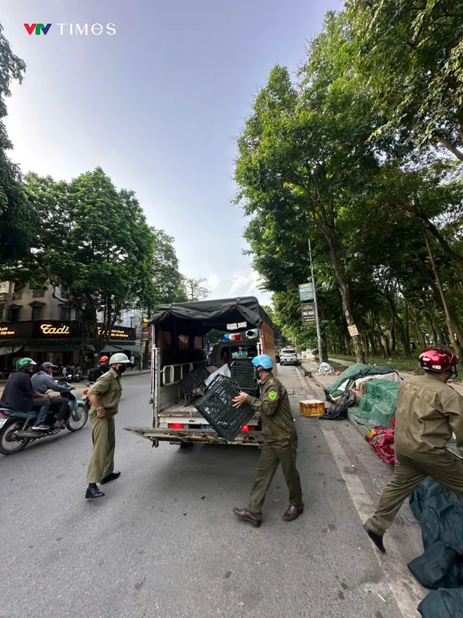 Hà Nội: Một phường hơn 55.000 dân đồng loạt siết quản lý đô thị, trật tự xây dựng và PCCC - Ảnh 12.