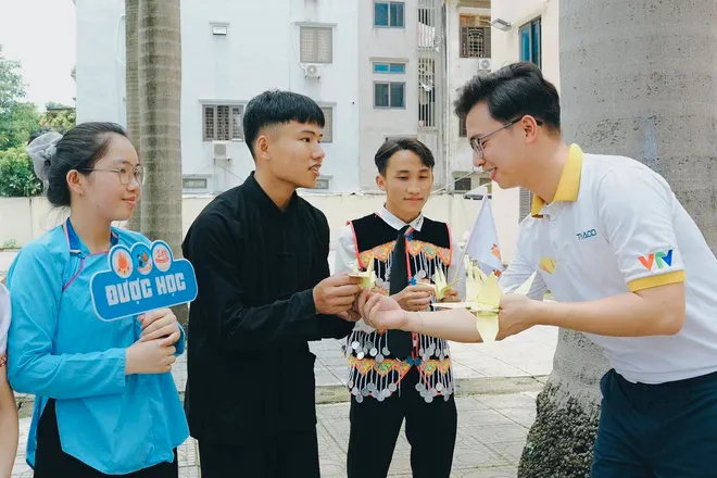 Chuyến xe tử tế tháng 7: Chắp cánh giấc mơ “Được học” đến các sinh viên dân tộc thiểu số - Ảnh 9.