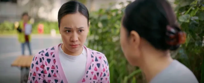 Cầu vồng ở ph&iacute;a ch&acirc;n trời - Tập 13: Oanh - Tuấn l&eacute;n l&uacute;t hẹn h&ograve; gặp đ&uacute;ng gi&uacute;p việc nhiều chuyện- Ảnh 1.