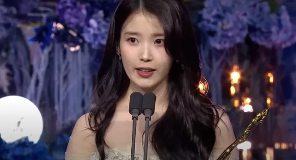 Khi cuộc đời cho bạn quả qu&yacute;t d&agrave;nh giải lớn nhất của Blue Dragon Series Awards lần thứ 4- Ảnh 1.