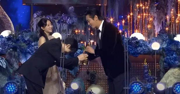 Khi cuộc đời cho bạn quả qu&yacute;t d&agrave;nh giải lớn nhất của Blue Dragon Series Awards lần thứ 4- Ảnh 4.