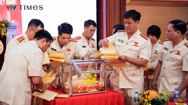Xây dựng Công an Thủ đô trong sạch, vững mạnh, chính quy, tinh nhuệ, hiện đại- Ảnh 7. Xây dựng Công an Thủ đô trong sạch, vững mạnh, chính quy, tinh nhuệ, hiện đại- Ảnh 7.