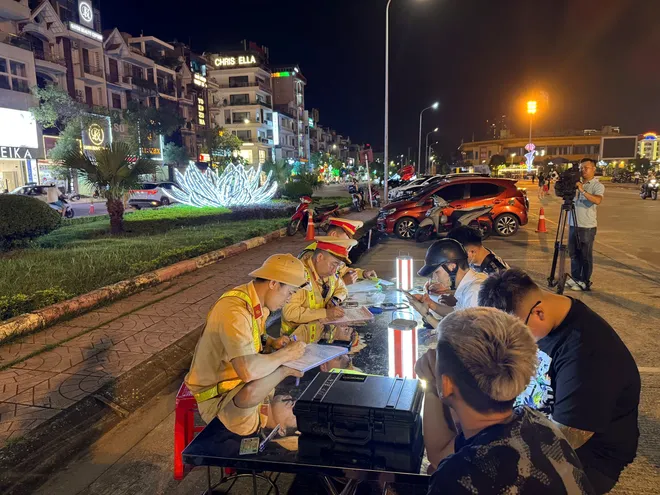 CSGT Bắc Ninh đồng loạt ra qu&acirc;n sau b&atilde;o: Trấn &aacute;p mạnh vi phạm, xử l&yacute; hơn 240 trường hợp chỉ trong một đ&ecirc;m - Ảnh 3.