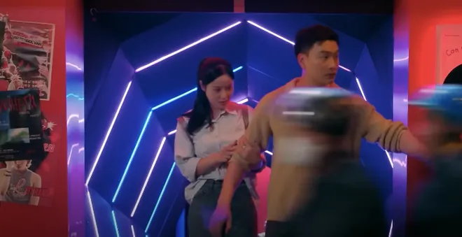 Cầu v&ograve;ng ở ph&iacute;a ch&acirc;n trời - Tập 15: Con g&aacute;i c&ocirc; Tuyết gi&uacute;p việc phải l&ograve;ng Tuấn - Ảnh 1.