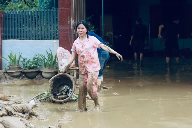 Nghệ An: Nhiều thôn bản bị cô lập, mất kết nối liên lạc - Ảnh 9.