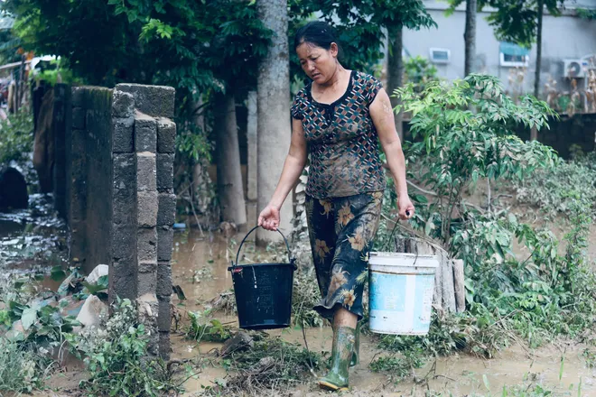 Nghệ An: Nhiều thôn bản bị cô lập, mất kết nối liên lạc - Ảnh 12.