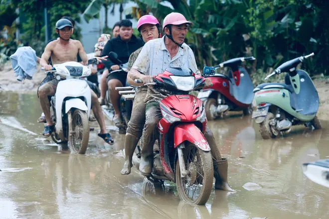 Nghệ An: Nhiều thôn bản bị cô lập, mất kết nối liên lạc - Ảnh 5.