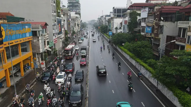 Du lịch Hà Nội thế nào khi xe máy chạy xăng bị cấm từ vành đai 1? - Ảnh 1.