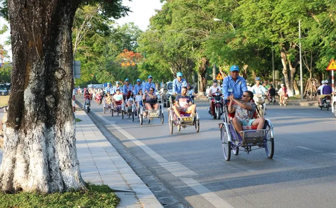 Du lịch Hà Nội thế nào khi xe máy chạy xăng bị cấm từ vành đai 1? - Ảnh 19.