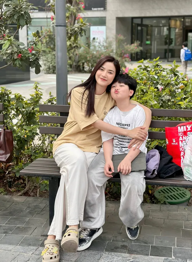 Trọng Lân - Anh Đào quấn quýt bên các con ở hậu trường Cầu vồng ở phía chân trời - Ảnh 3.