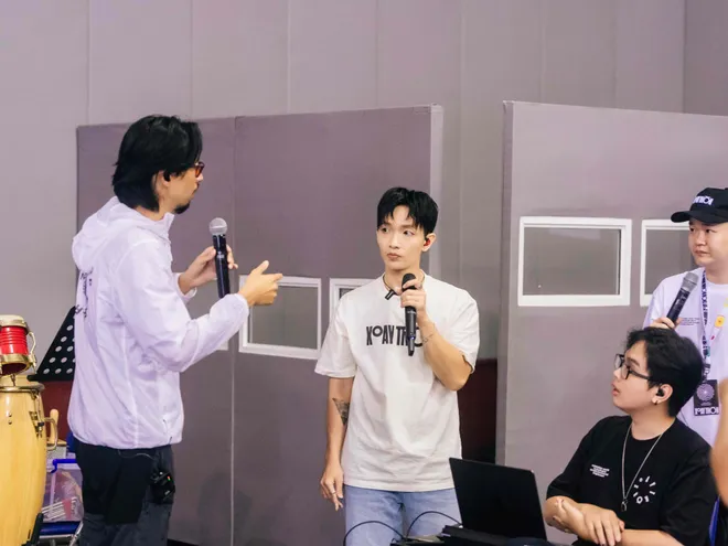 Ho&agrave;ng Dũng s&aacute;ng t&aacute;c ca kh&uacute;c mới để h&aacute;t với Đen - Ảnh 2.