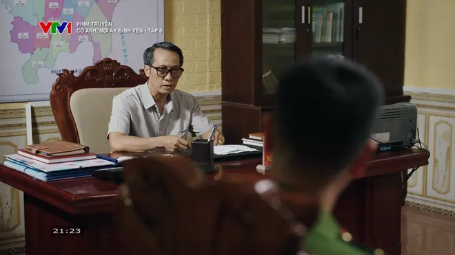 Có anh, nơi ấy bình yên - Tập 6: Huy phát hiện đối tượng tình nghi gửi đơn nặc danh - Ảnh 9.