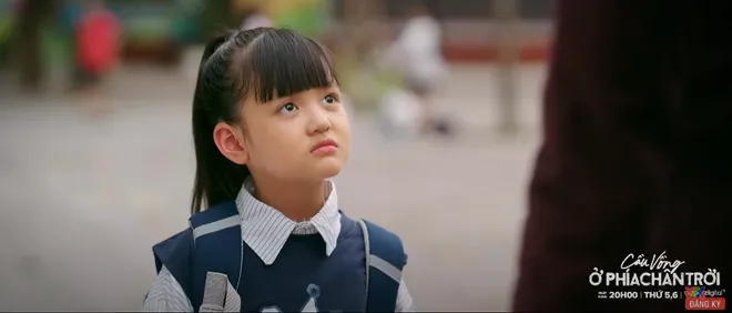 Cầu vồng ở phía chân trời - Tập 19: Biết bố với cô Oanh hôn nhau, Bắp tỏ thái độ - Ảnh 1.