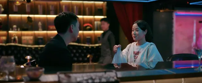 Cầu vồng ở phía chân trời - Tập 19: Tuấn mua nhẫn cưới cầu hôn Oanh - Ảnh 9.