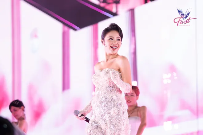 V Fest - Thanh xuân rực rỡ: Khán giả bùng nổ cảm xúc, các nghệ sĩ choáng ngợp - Ảnh 17.