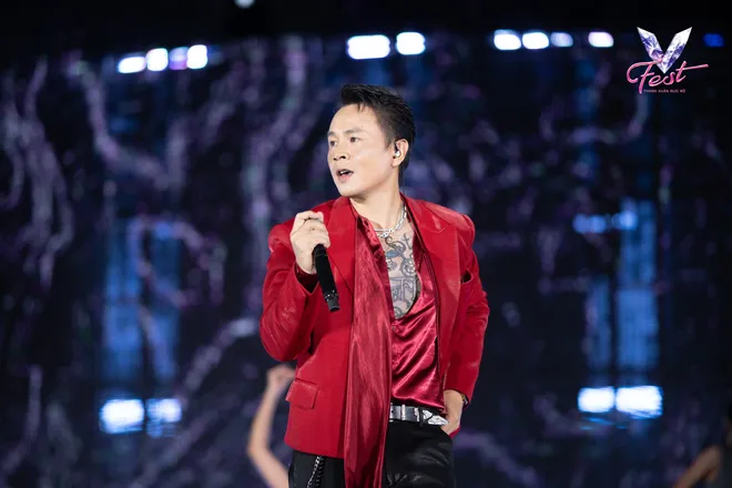 V Fest - Thanh xuân rực rỡ: Khán giả bùng nổ cảm xúc, các nghệ sĩ choáng ngợp - Ảnh 2.