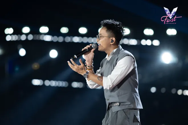 V Fest - Thanh xuân rực rỡ: Khán giả bùng nổ cảm xúc, các nghệ sĩ choáng ngợp - Ảnh 7.