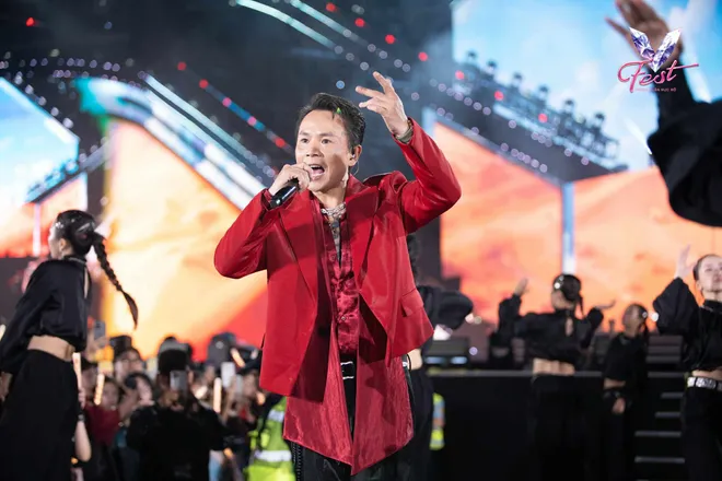 V Fest - Thanh xuân rực rỡ: Khán giả bùng nổ cảm xúc, các nghệ sĩ choáng ngợp - Ảnh 3.