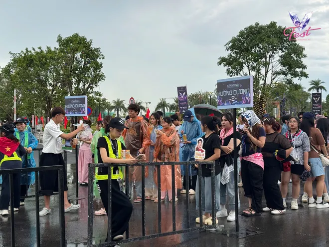 V Fest - Thanh xuân rực rỡ: Khán giả bùng nổ cảm xúc, các nghệ sĩ choáng ngợp - Ảnh 46.