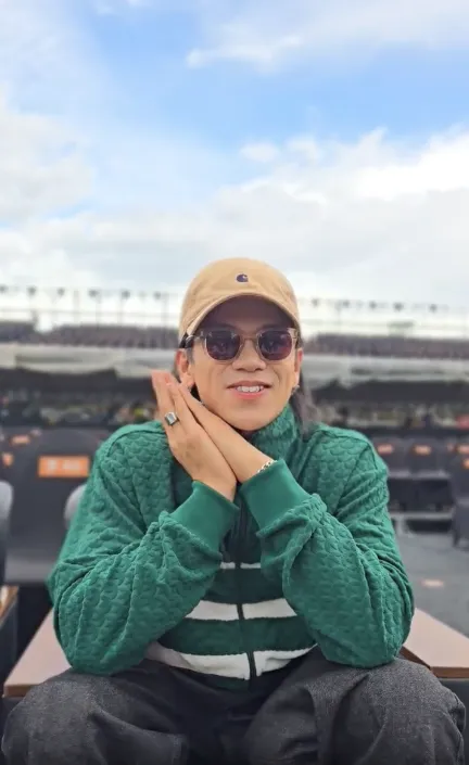 V Fest - Thanh xuân rực rỡ: Khán giả bùng nổ cảm xúc, các nghệ sĩ choáng ngợp - Ảnh 41.