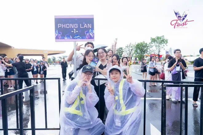 V Fest - Thanh xuân rực rỡ: Khán giả bùng nổ cảm xúc, các nghệ sĩ choáng ngợp - Ảnh 49.