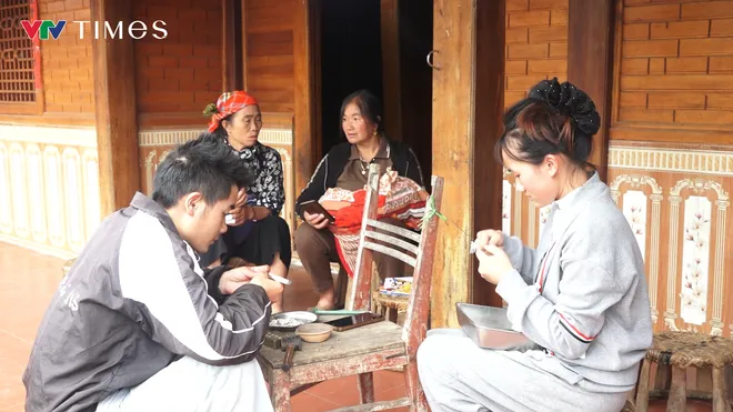 Người giữ hồn bạc giữa rẻo cao Tả Phìn - Ảnh 6.