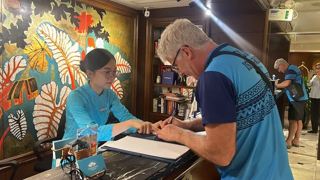 Cao điểm ng&agrave;y Quốc Kh&aacute;nh 2/9: Nhiều kh&aacute;ch sạn tại H&agrave; Nội "ch&aacute;y ph&ograve;ng" - Ảnh 2.