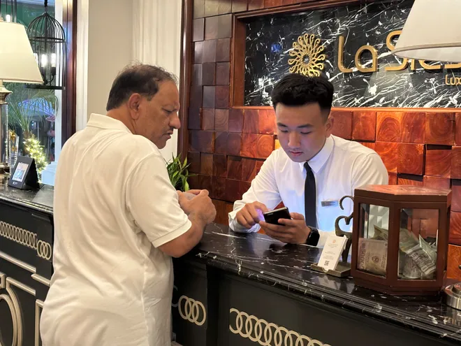 Cao điểm ng&agrave;y Quốc Kh&aacute;nh 2/9: Nhiều kh&aacute;ch sạn tại H&agrave; Nội "ch&aacute;y ph&ograve;ng" - Ảnh 6.